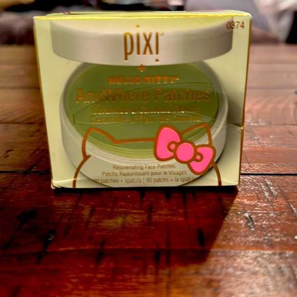 Pixi + Hello Kitty AnyWhere Rejuvenating Face Patches - Picture 1 of 1
